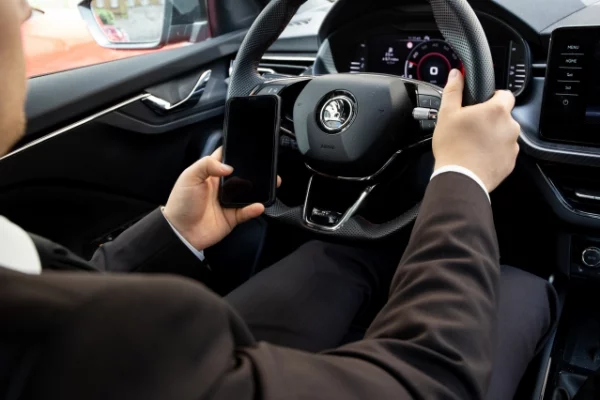 Bußgeldbescheid wegen Handyverstoß? Vermeiden Sie diesen Fehler!